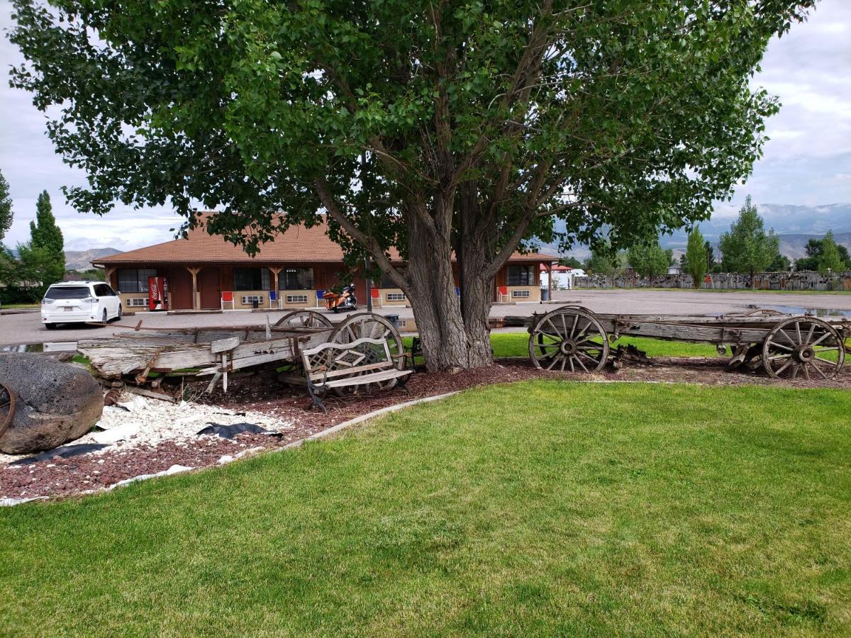 Мотель Butch Cassidy'S Hideout Circleville Экстерьер фото