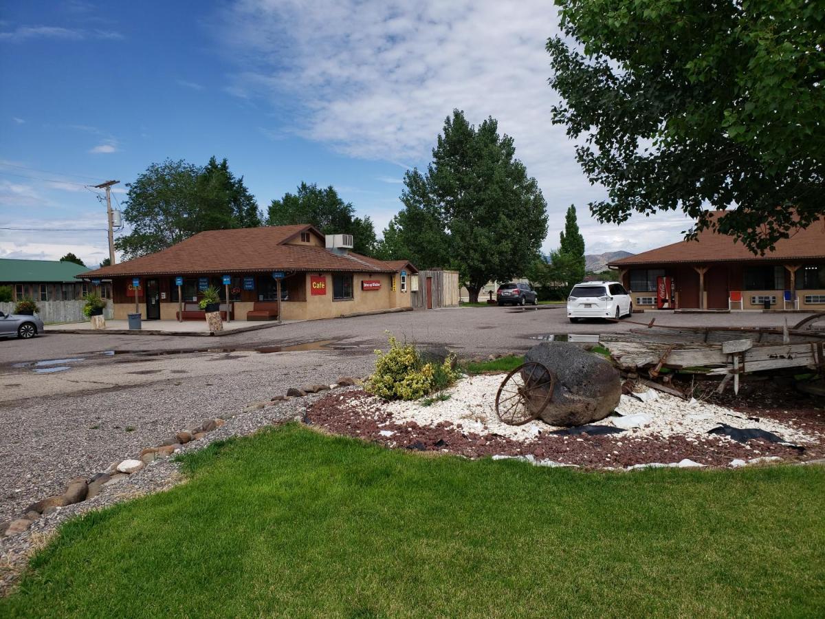 Мотель Butch Cassidy'S Hideout Circleville Экстерьер фото